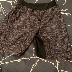 Lulu Lemon men’s lightweight breathable shorts